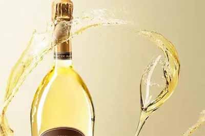 白中白香槟酒体轻盈，多用霞多丽葡萄酿造3.jpg