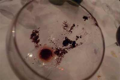 红酒有沉淀物还能喝吗，不仅能喝还可能是陈年好酒5.jpg