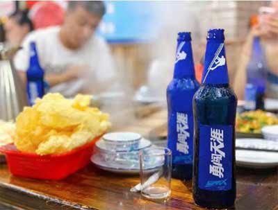 被戏称怂人乐的雪花啤酒勇闯天涯，更符合聚餐市井文化的畅饮2.jpg