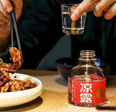 3专为吃辣打造的四川凉露白酒.jpg