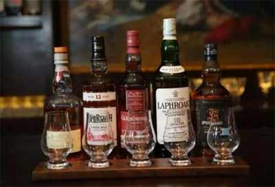 威士忌酒是什么酒，40度以上的烈性蒸馏酒口感风味超级复杂2.jpg