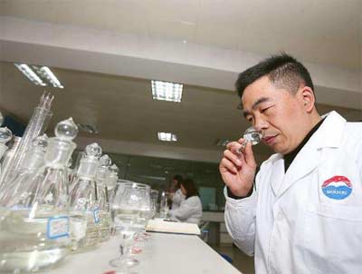 茅台酒以什么原料制成的，本地红缨子高粱/本地小麦/赤水河水3.jpg